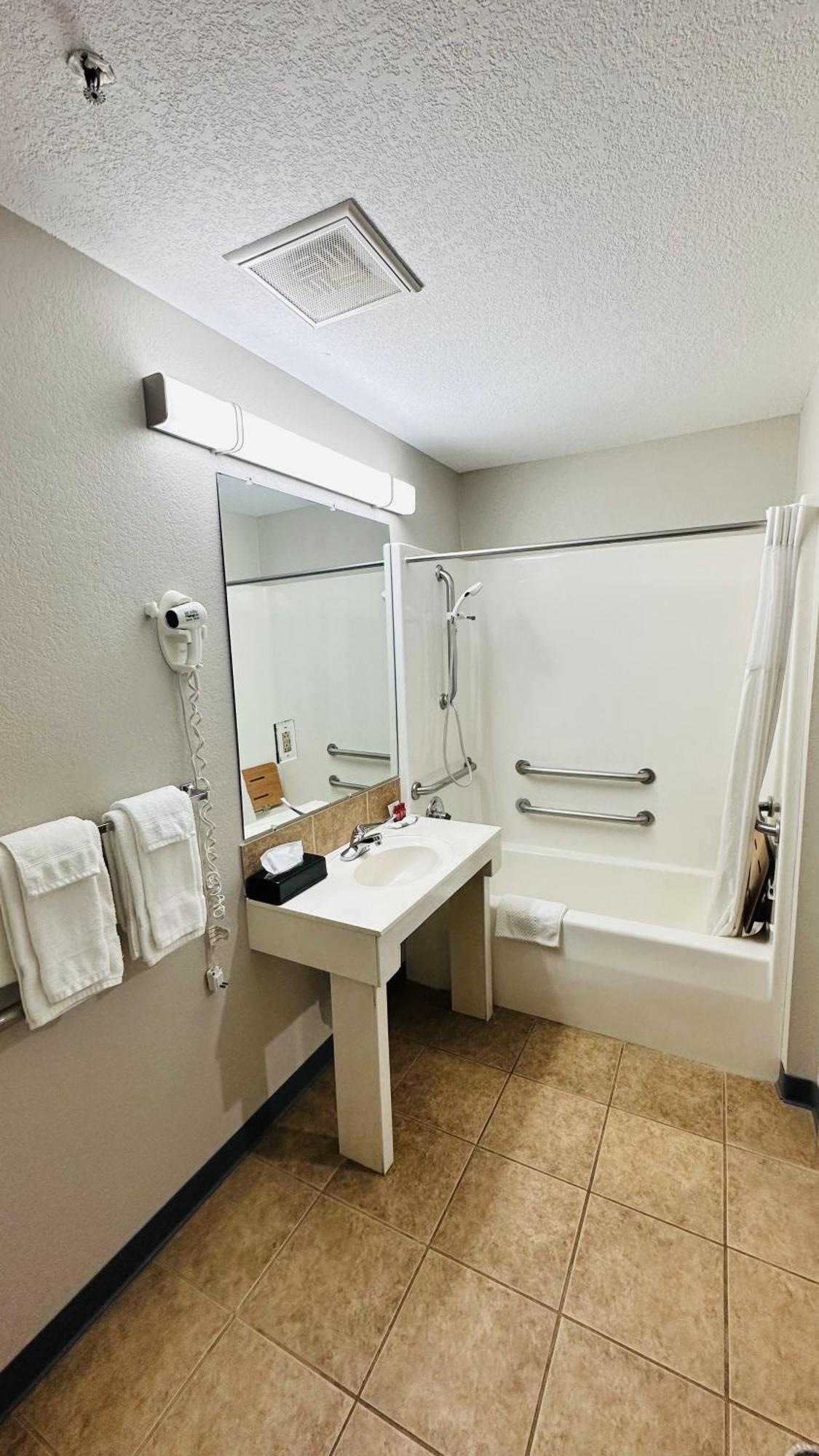 Days Inn & Suites By Wyndham Wynne Room photo