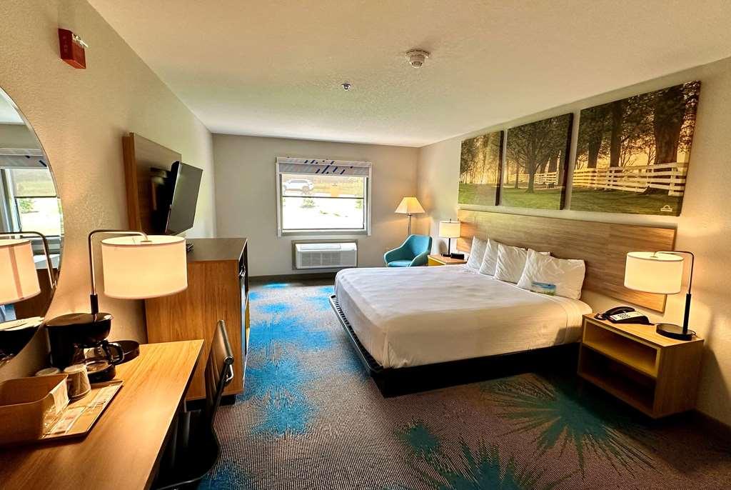 Days Inn & Suites By Wyndham Wynne Room photo