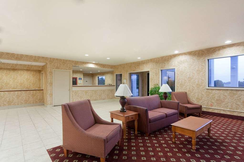 Days Inn & Suites By Wyndham Wynne Interior photo