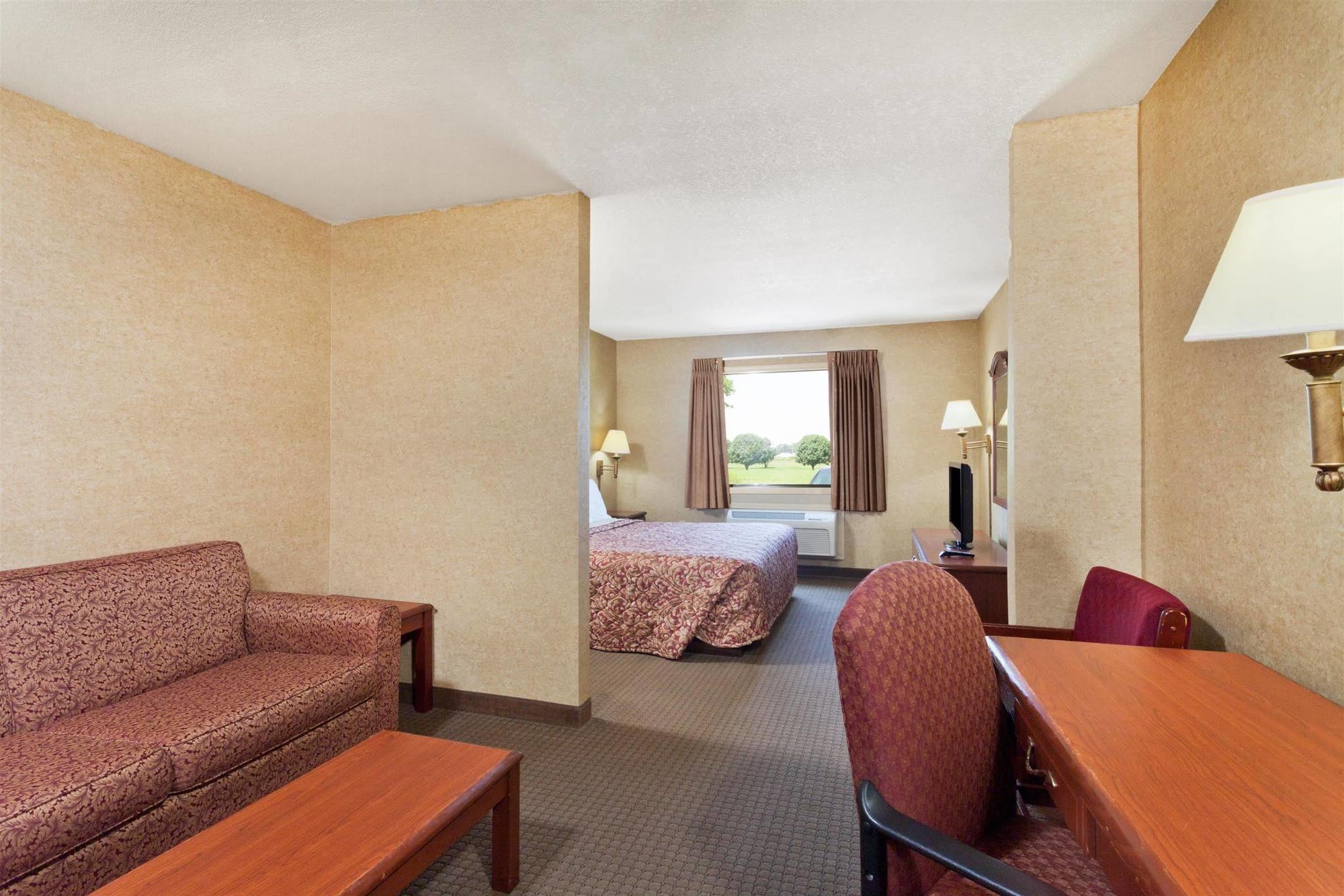Days Inn & Suites By Wyndham Wynne Exterior photo